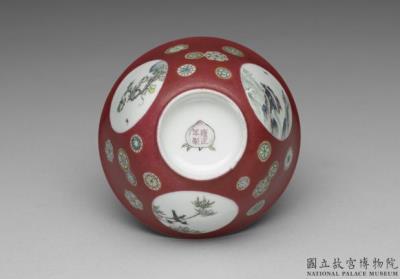 图片[3]-Bowl with flowers and bird in round panels in red ground of falangcai painted enamels, Qing dynasty, Yongzheng reign (1723-1735)-China Archive